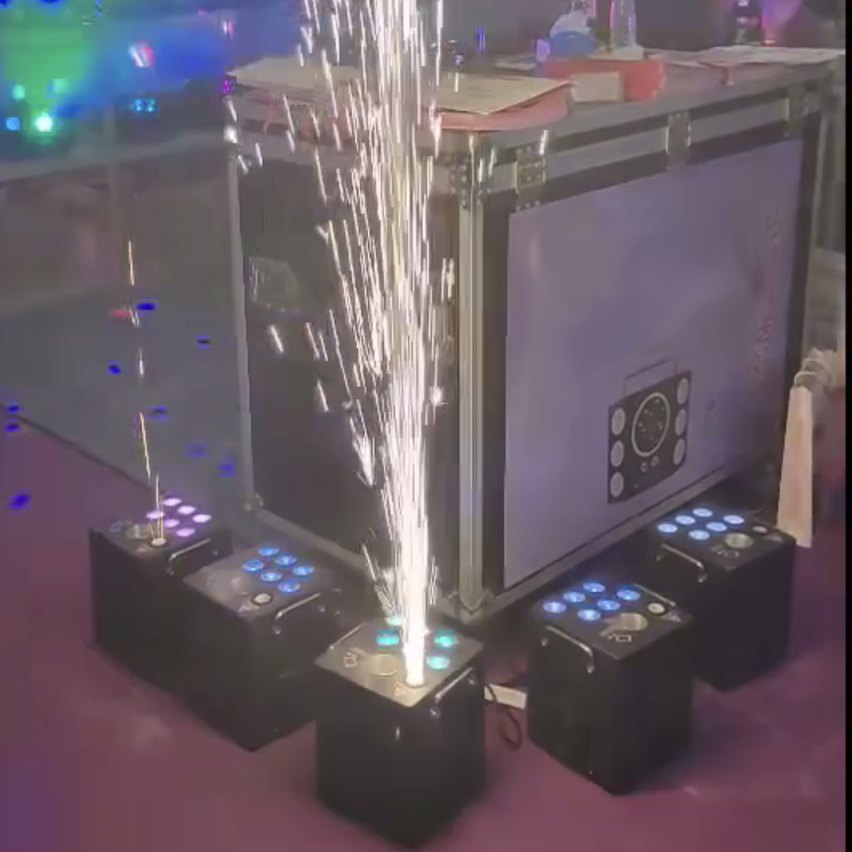 Outdoor Lighting Event - เครื่องพ่นประกายไฟเย็น LED 600W พร้อมไฟ RGB DMX